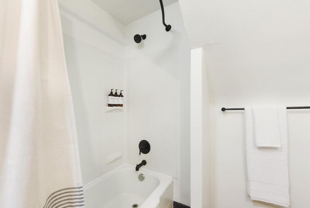 Hostwise Stays - Pet Friendly Butler St Apt, Ground Floor With Private Entrance Питсбърг Екстериор снимка